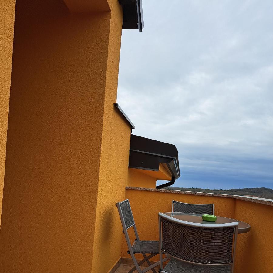 Sobe Rooms Tea Buje Exteriör bild